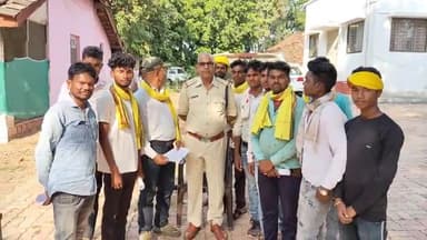 तेंदूखेड़ा: महुआखेड़ा के ग्रामीणों ने जुआ,शराब की बिक्री रोकने थाना प्रभारी विजय अहिरवार को सौपा ज्ञापन