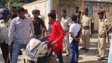 डुमरा: महंतसाह चौक पर मामूली विवाद पर बदमाशों ने व्यवसायी से छीनी बाइक, पुलिस ने 3 लोगों को हिरासत में लिया