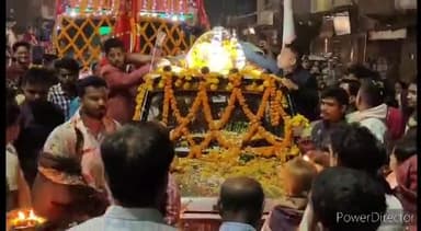 जगदलपुर: बस्तर दशहरा में शामिल होने जगदलपुर जिया डेरा पहुँची मावली माता की छत्र,शहरवासियों ने किया दर्शन व स्वागत