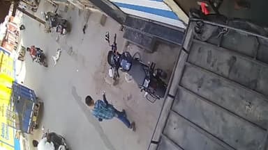 जावरा: जावरा छावनी रोड पर बेजुबान जानवर डॉग पर पिकअप चालक ने गाड़ी चढ़ाई हुई मौत वीडियो वायरल