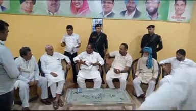 उकलाना: उकलाना स्थित अपने आवास पर राज्य मंत्री अनूप धानक ने विभिन्न गांवों से आए ग्रामीणों की सुनी समस्याएं