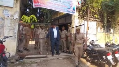 बहराइच: दीवानी न्यायालय परिसर की सुरक्षा व्यवस्था का सीजेएम ने लिया जायजा, तैनात सुरक्षा कर्मियों को दिए आवश्यक दिशा निर्देश