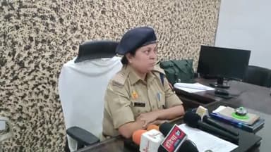 बलरामपुर समाचार थाना कोतवाली देहात पुलिस एसओजी की टीम ने स्कॉर्पियो से हुई प्रायोजित हत्या को दुर्घटना का स्वरूप देने की अभियुक्त की कोशिश को किया नाकाम सारे मामले का किया पर्दाफाश दुर्घटना करने वाली और रेकी करने वाली गाड़ी को पकड़ा कई