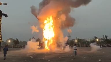 करनाल: सेक्टर-4 दशहरा ग्राउंड में सांसद ने रिमोट से किया रावण, कुम्भकर्ण और मेघनाद के पुतलों का दहन