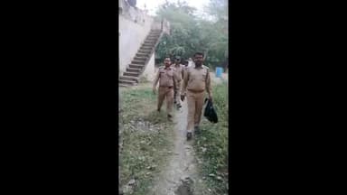 हमीरपुर: हमीरपुर जनपद में चल रहे विशेष प्रवर्तन अभियान के तहत मवइया में हुई छापेमारी में पकड़ी गई 21 लीटर अवैध कच्ची शराब