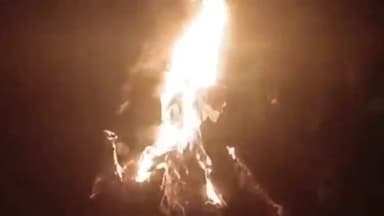 बस्ती: कुदरहा बाजार में लोगों ने दशहरा के अवसर पर फुंका आतंकवाद का पुतला