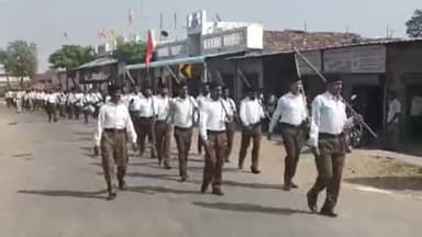 कनवास: विजयादशमी पर RSS के स्वयंसेवकों ने आंवा में पथ संचलन निकाल कर एकता व शौर्य का प्रदर्शन किया