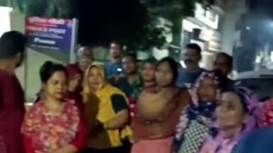 करनाल: सदर बाजार वकीलपुरा में शरारती तत्वों ने मकान पर हमला कर की तोड़फोड़, शिकायत देने सदर पुलिस चौकी पहुंचे नागरिक