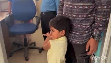 टीकमगढ़: जिला अस्पताल में माता-पिता से बिछड़ गई मासूम बच्ची, अस्पताल प्रबंधन अनाउंसमेंट कर परिजनों की कर रहा तलाश