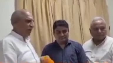 जगाधरी: पीडब्ल्यूडी रेस्ट हाउस में कांग्रेस नेता अशोक अरोड़ा ने कई युवाओं को दिलाई पार्टी की सदस्यता, रादौर विधायक रहे मौजूद