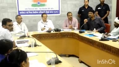 जगदलपुर: जिला कार्यालय में निर्वाचन प्रेक्षकों ने ली निर्वाचन अभ्यर्थियों और  राजनैतिक दलों के प्रतिनिधियों की बैठक