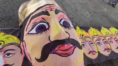 सुसनेर: सुसनेर में दशहरा उत्सव समिति व नप ने तैयार किया गया 51 फिट का रावण, आज शाम को शोभायात्रा निकालकर करेंगे रावण दहन