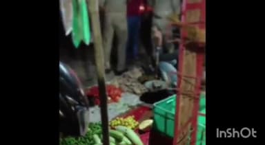 सफीपुर: सब्जी बाजार में होमगार्ड व पीआरडी जवान की गुंडई आई सामने, दुकानदार के पैसे मांगने पर दिखाई दादागिरी