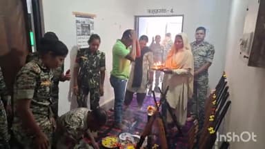 फरसगांव: विजयदशमी पर फरसगांव थाने में पुलिस ने किया शस्त्र पूजा