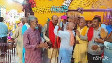 मधवापुर: मधवापुर में बने पूजा पंडाल में पहुंचे कांग्रेस ज़िला अध्यक्ष प्रोफेसर मनोज कुमार मिश्र, कमेटी ने किया स्वागत