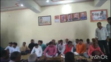 मोहम्मदी: बेनी राजापुर गांव में भाजपा विधायक लोकेंद्र प्रताप सिंह ने अपने निज निवास पर शस्त्र पूजन कार्यक्रम में लिया हिस्सा