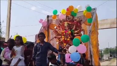 जमुनहा: इमलिया करनपुर से मां की प्रतिमा विसर्जन के लिए निकली शोभायात्रा