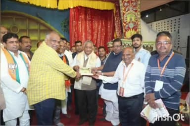 धौलाना: पिलखुवा के रामलीला मैदान में पहुंचे केन्द्रीय राज्यमंत्री व सांसद वीके सिंह