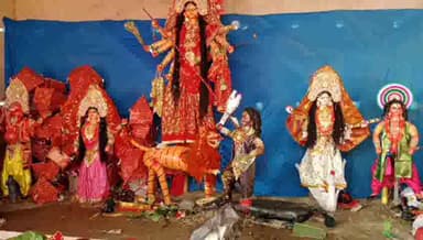 महिषी: महिषी प्रखंड के विभिन्न क्षेत्रों में दुर्गा जी के प्रतिमा के विसर्जन के साथ दुर्गा पूजा हुआ  सम्पन्न