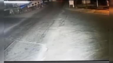 फिरोज़ाबाद: रजाबली चौराहे पर ट्रक ओर रोडवेज बस में हुई भिड़ंत, घटना CCTV में हुई कैद