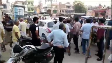 उकलाना: गोल मंडी में स्कूटी और गाड़ी की मामूली टक्कर के बाद दो लोगों में हुई मारपीट, घटना का वीडियो आया सामने