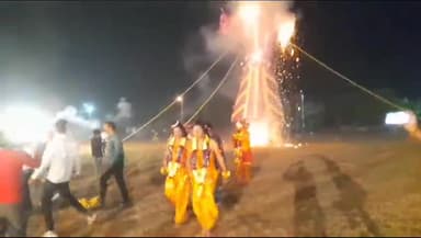 मंदसौर: महू नीमच मार्ग पीजी कॉलेज ग्राउंड में ढाई घंटे चले कार्यक्रम में 35 मिनट तक आतिशबाजी के बाद किया गया रावण दहन