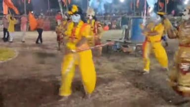 जावरा: ईकबाल गंज मैदान में अहंकार के प्रतीक दशानन का श्री राम ने किया दमन आचार संहिता में रावण के नाभि पर चली लकड़ी की तलवार