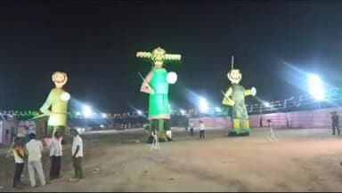 मऊरानीपुर: मऊरानीपुर मेला ग्राउंड पर हुआ दशहरा मिलन समारोह व रावण दहन कार्यक्रम का आयोजन, सुरक्षा के किए गए पुख़्ता इंतजाम