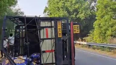 सिरसा: सिरसा के गांव फरवाई कलां के पास हुआ सड़क हादसा बाइक सवार को बचाने के चक्कर में पलटी टाटा 407 ड्राइवर को आई चोटे