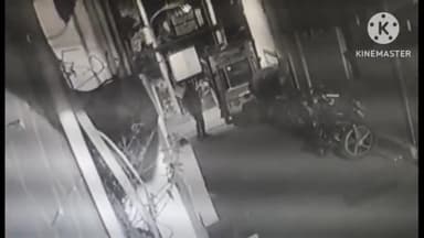 अजमेर: रामगंज थाना क्षेत्र के जॉन्सगंज में लोडिंग टेंपो से बैटरी चोरी होने का मामला आया सामने, वारदात सीसीटीवी में हुई कैद