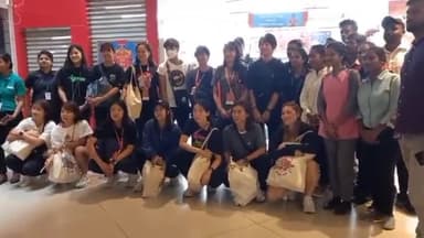 कांके: रांची के न्यूक्लियस मॉल पहुंची जापान की महिला हॉकी टीम, खिलाड़ियों ने किया शॉपिंग