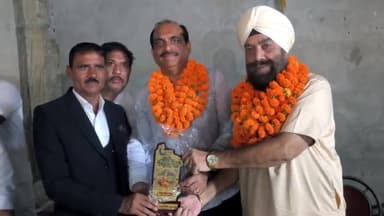 करनाल: जुंडला गेट से भगवान वाल्मीकि के प्रकट दिवस पर निकाली शोभायात्रा का कांग्रेस जिला संयोजक त्रिलोचन ने किया शुभारंभ