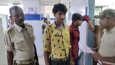 अररिया: सिमराहा से शराब पीने के आरोप में दो भाइयों को पुलिस ने किया गिरफ्तार न्यायालय में किया पेश