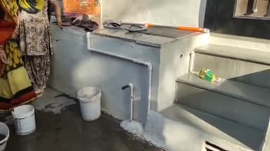 मंदसौर: मंदसौर शहर किला रोड लक्ष्मण दरवाजा व अन्य गलियों में 6 महीने से आ रहा नाले का गंदा पानी हो रहे लोग बीमार जिम्मेदार बेखबर