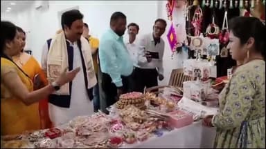 गिरिडीह: इनरविल क्लब ऑफ गिरिडीह सनशाइन द्वारा होप टू शाइन के तहत श्याम मंदिर हॉल में लगाया गया एनुअल एग्जीबिशन