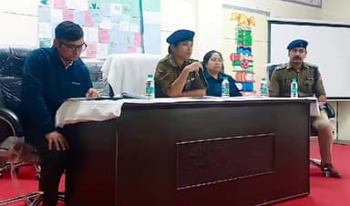 कर्णप्रयाग: उपराष्ट्रपति के चमोली भ्रमण कार्यक्रम को लेकर सेनानायक प्रीति प्रियदर्शनी ने गोचर में पुलिस अधिकारियों की ब्रीफिंग की