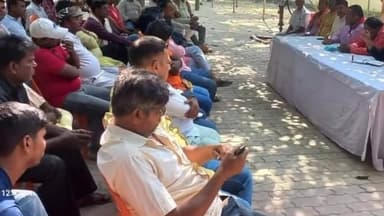 नौतन: कार्यकर्ताओं की फिर एक जुटता से केंद्र में बनेगी मोदी की सरकार विधायक, 
नौतन के खड्डा परिसर में भाजपा की हुई बैठक