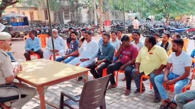 झांसी: बबीना थाना परिसर में आगामी वाल्मीकि जयंती को लेकर शांति समिति की बैठक हुई संपन्न