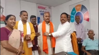 अररिया: आश्रम मोहल्ला स्थित भाजपा कार्यालय में जिला कार्यकारिणी की हुई बैठक,सांसद प्रदीप कुमार सिंह हुए शामिल