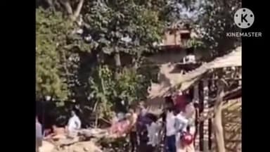 बगहा: भारी पुलिस बल की मौजूदगी में बगहा इंडो नेपाल सड़क से हटाया गया अतिक्रमण