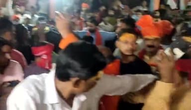 मां दुर्गा जी का मूर्ति विसर्जन मे,नगर पूजा समिति कार्यालय पहुंचे,आशुतोष सिंह अधिवक्ता समाजसेवी साथ मोहर्रम कमेटी के लोग