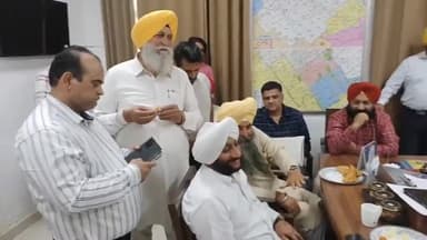 ਐਸਏਐਸ ਨਗਰ ਮੁਹਾਲੀ: ਨਸ਼ੇ ਖਿਲਾਫ਼ ਮੁਹਿੰਮ ਤਹਿਤ ਮੋਹਾਲੀ ਪੁਲਿਸ ਵਲੋਂ ਸਭ ਵਾਰਡਾਂ ਤੇ ਪਿੰਡ ਸਰਪੰਚਾ ਨੁੰ ਦਿਤੀਆਂ ਸੁਝਾਵ ਪੇਟੀ, ਵਿਧਾਇਕ ਕੁਲਵੰਤ ਸਿੰਘ ਰਹੇ ਮਾਜੂਦ