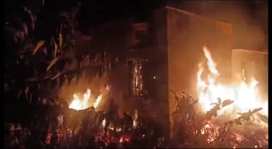 नीमराना: कुतीना गांव में बीती रात को अज्ञात कारणों से कड़वी में लगी आग, ग्रामीणों ने पाया आग पर काबू