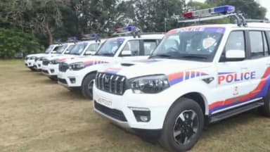 कांके: झारखंड पुलिस मुख्यालय ने रांची पुलिस को सौंपे 12 पुलिस वाहन, वीमेंस एशियन हॉकी चैंपियंस ट्रॉफी के दौरान रहेंगे तैनात