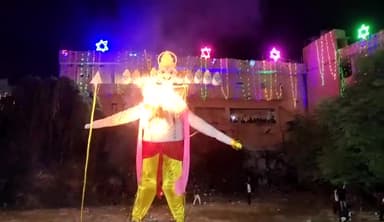 सासाराम मे रावण वध किया गया,बहुतही धूमधाम से रावण को जलाया गया,रावण वध कार्यक्रम में शामिल,आशुतोष सिंह अधिवक्ता समाजसेवी