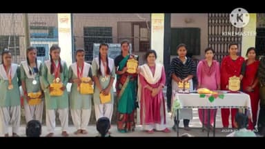 महरौनी: नाराहट रोड़ जनपद स्तरीय एथलेटिक्स प्रतियोगिता की विजेता छात्राओं को जीजीआईसी की प्रधानाचार्या द्वारा किया गया सम्मानित