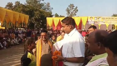 देेेवरिया: इंदुपुर में जिलाधिकारी अखंड प्रताप सिंह ने कबड्डी खेल का किया शुभारंभ