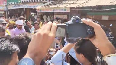 तेंदूखेड़ा: विधानसभा जबेरा से गोंडवाना गणतंत्र पार्टी के प्रत्याशी विनोद राय समर्थकों के साथ पहुंचे नामांकन फॉर्म लेने