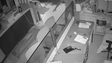 पटना ग्रामीण: गांधी मैदान थाना इलाके में प्लाई दुकान में हुई चोरी, घटना सीसीटीवी में कैद