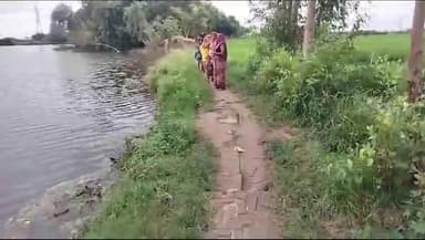 करछना: नौगवां गांव में ग्रामीणों के आवागमन हेतु नहीं हुआ सड़क का निर्माण,ग्रामीणों ने ग्राम प्रधान पर लगाए गंभीर आरोप